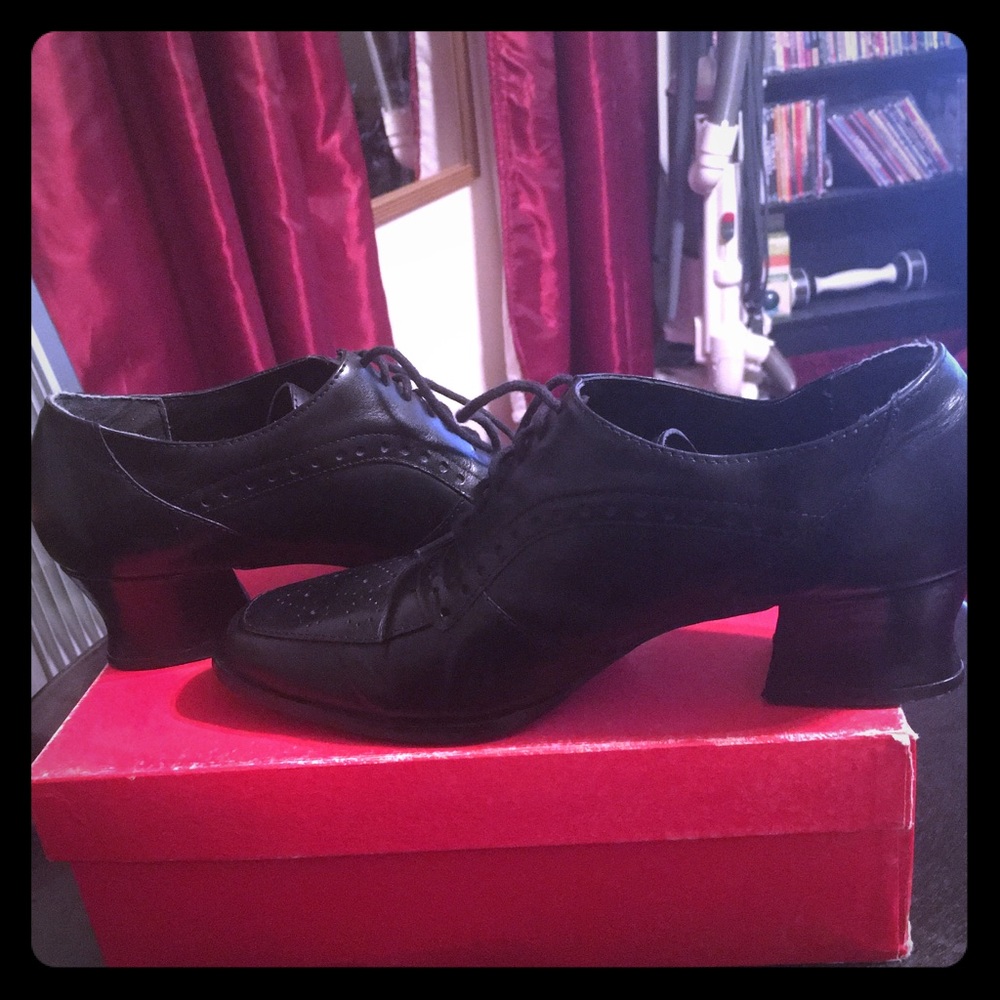 Leather lace up shoes